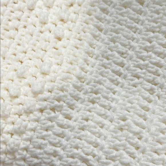 Cozy White Knit Blanket - Picture 10 of 10